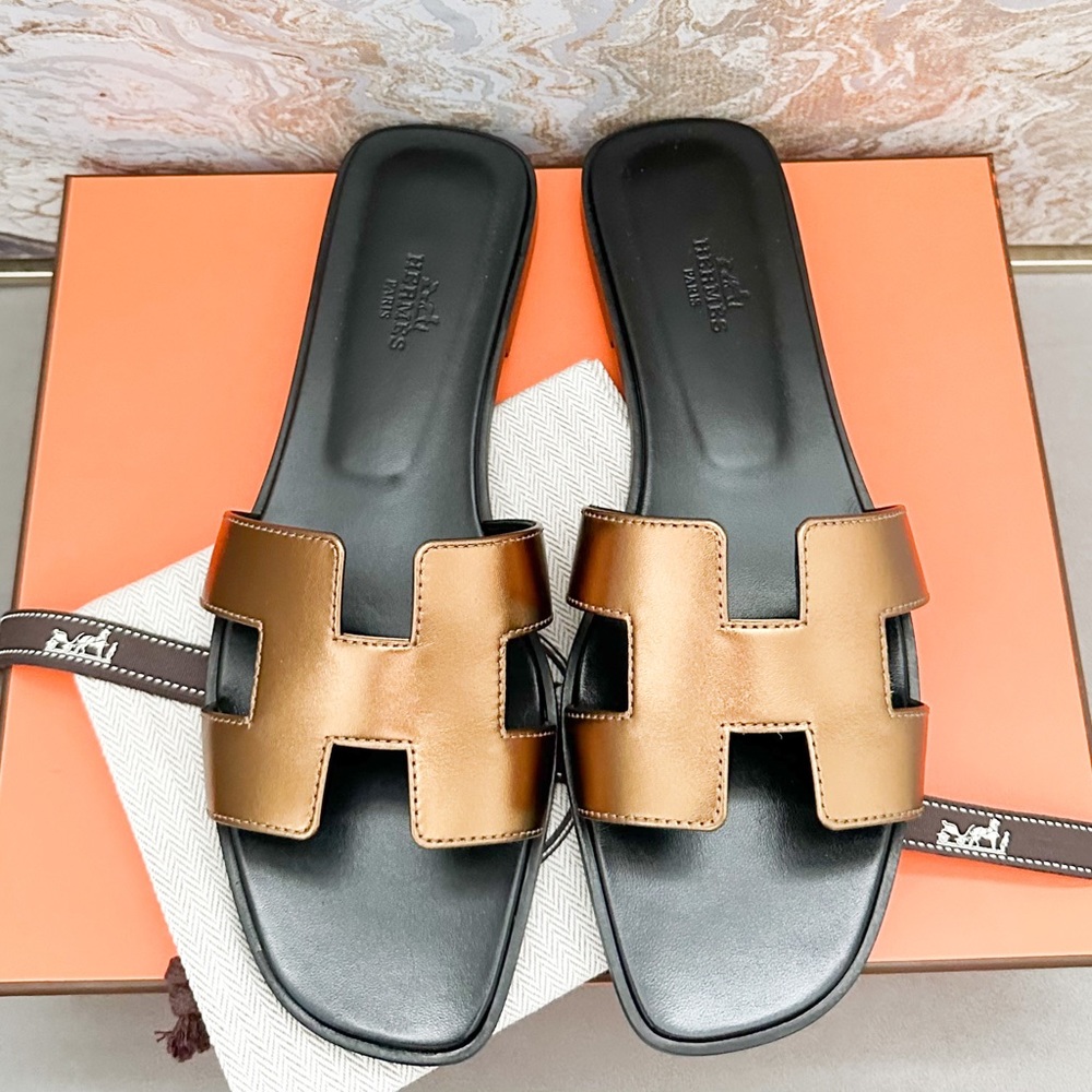 New! Hermes Oran Vert Bronze Flat Sandal - Picture 3 of 11